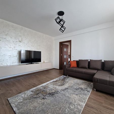 Downtown Apartment Ramnicu Valcea Exterior foto