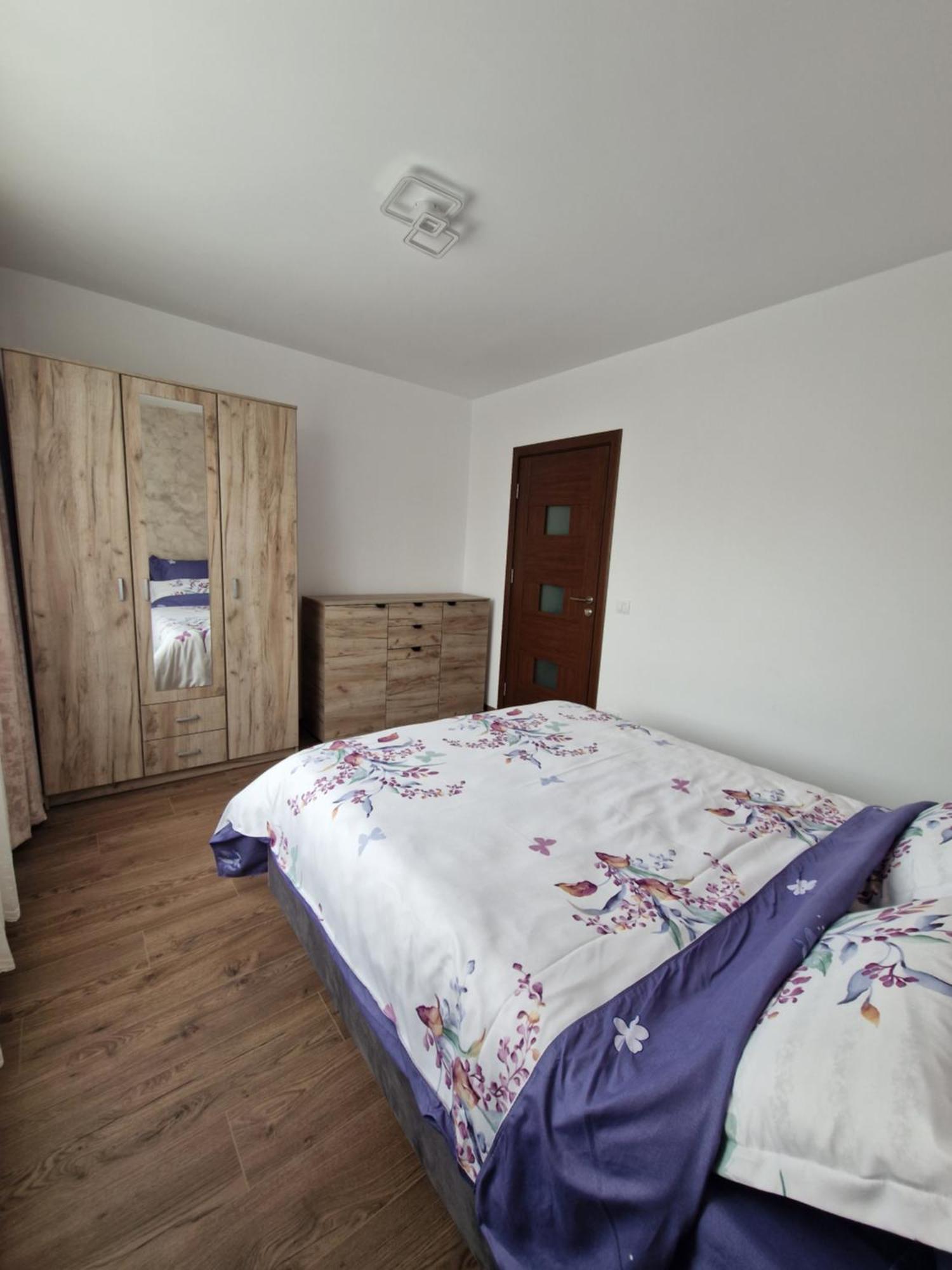Downtown Apartment Ramnicu Valcea Exterior foto