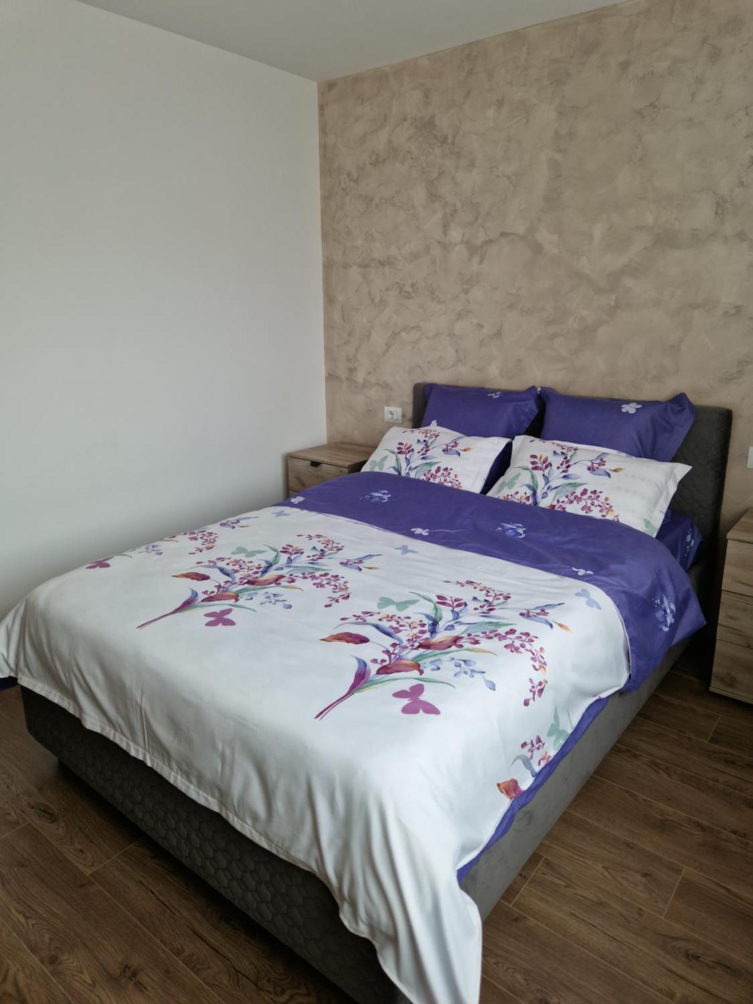 Downtown Apartment Ramnicu Valcea Exterior foto