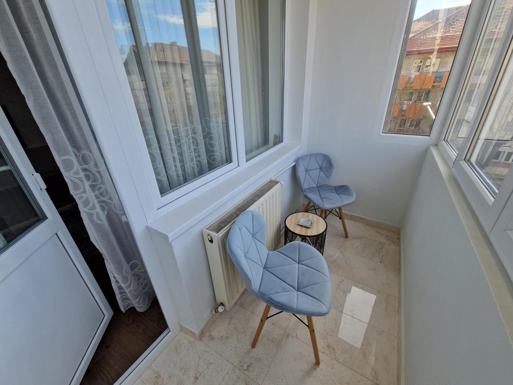 Downtown Apartment Ramnicu Valcea Exterior foto