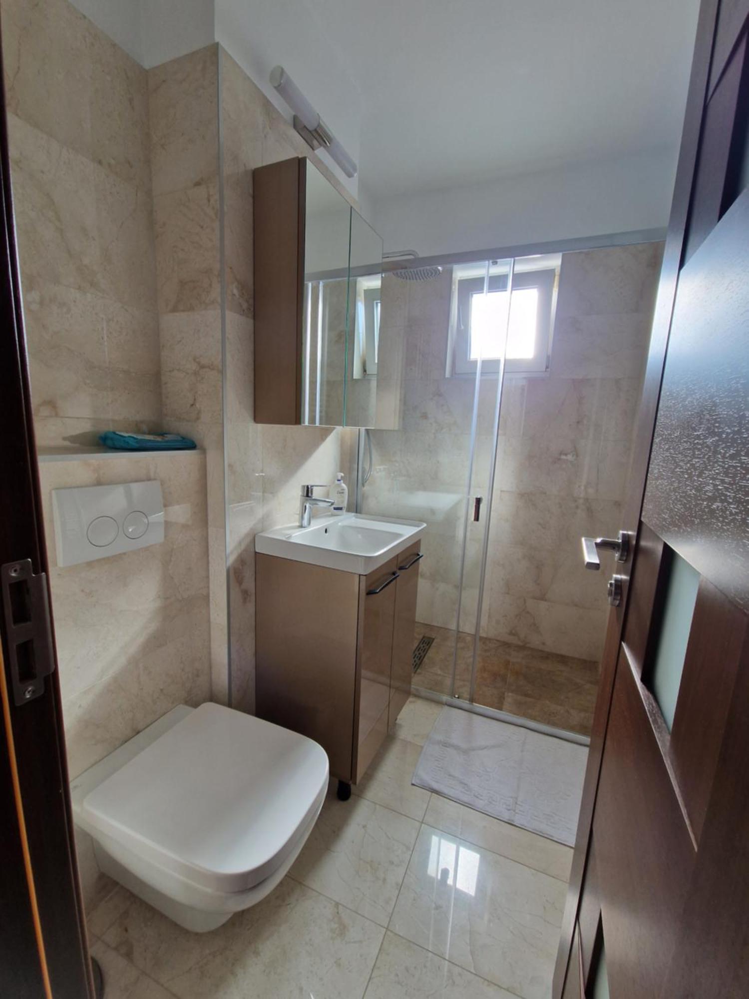 Downtown Apartment Ramnicu Valcea Exterior foto