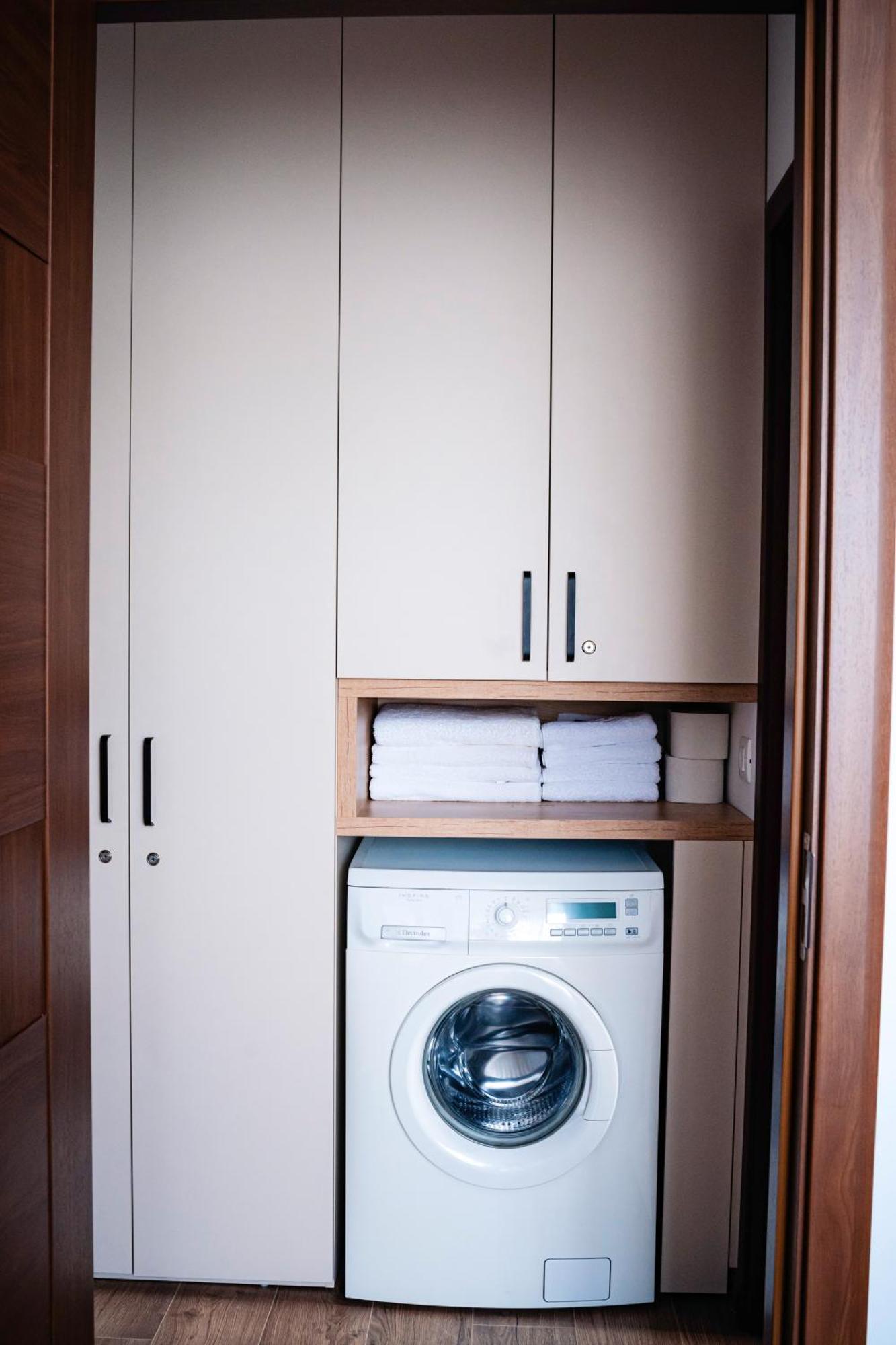 Downtown Apartment Ramnicu Valcea Exterior foto