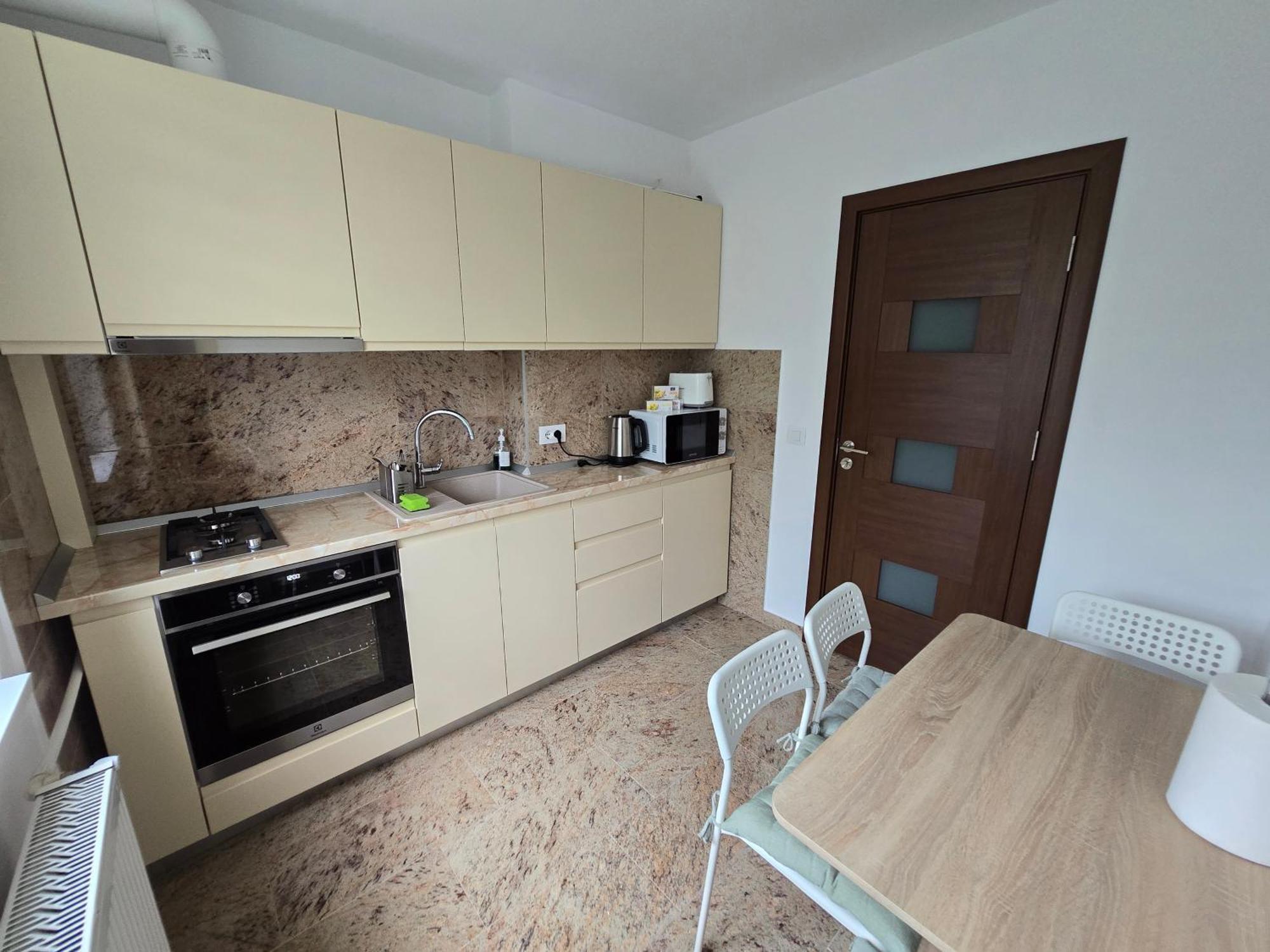 Downtown Apartment Ramnicu Valcea Exterior foto